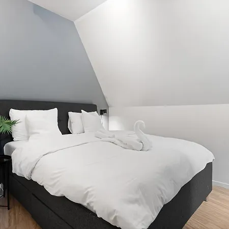 Apartment 100sqm 5br Behind Bryggen - King Beds - Family Friendly *