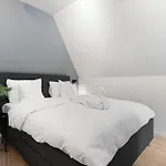 Apartman 100sqm 5br Behind Bryggen - King Beds - Family Friendly *